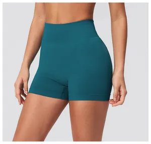 Gros plan d'un short de yoga sans couture taille haute bleu canard avec ceinture gainante