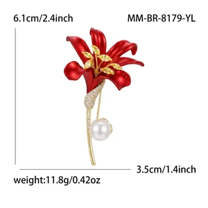 Elegante spilla a giglio rosso con zirconi e pendente di perla per accessori moda da donna