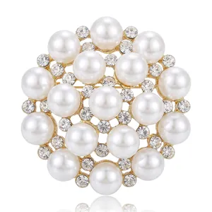 Vintage Alloy Snowflake Artificial Pearl Brooch For Women Elegant Rhinestone Inlaid Clothing Accessory Fashion Jewelry Brooch Pin