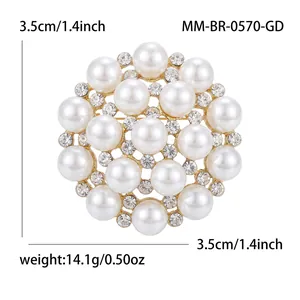 Elegant gold snowflake brooch with pearls and rhinestones measuring 3.5cm and 14.1g