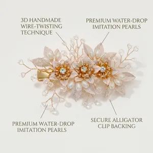 Détail de la pince à cheveux faite main avec fleurs dorées et perles en forme de gouttelette
