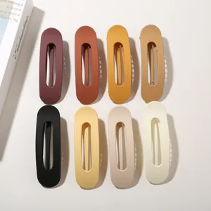 Détail de 8 pinces à cheveux mates de 11cm aux couleurs Morandi et design évidé
