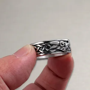 Bague viking vintage en acier inoxydable avec motifs de nœuds celtiques gravés