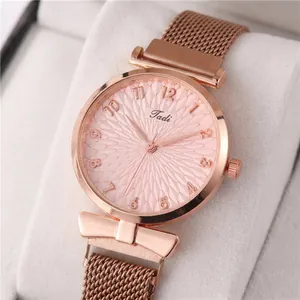 Montre Quartz Femme Mode Bracelet en Maille Magnétique Motif Tournesol Décor de Nœud Montre-Bracelet Élégante pour Femmes