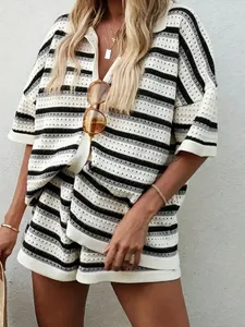 Ensemble 2 pièces en maille pour femme avec polo à rayures gris noir et short assorti