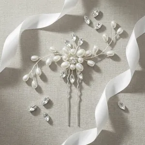 Spilla per capelli da sposa con perle fatte a mano e strass su filo d'argento