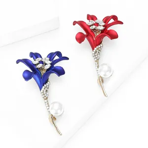 Broches hibiscus élégantes bleues et bordeaux avec strass et détails de perles