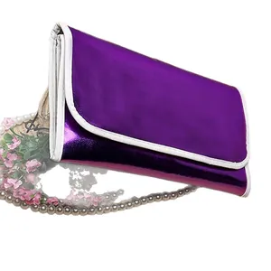 Trousse de 16 pinceaux de maquillage violet brillant avec bordure blanche et rabat