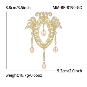 Dimensions de la broche perle rétro baroque de 8,8 cm de haut et 5,2 cm de large
