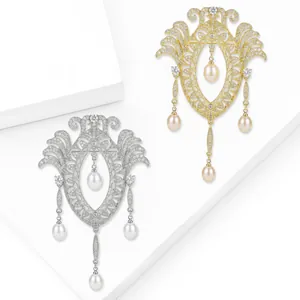 Broches vintage élégantes en argent et or avec zircons micro-pavés et perles de nacre