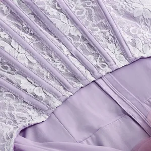 Dettagli del corpetto in pizzo lavanda con stecche corsetto e cerniera invisibile