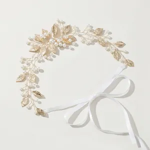 Cerchietto sposa fatto a mano con foglie dorate e perle per eleganti acconciature nuziali