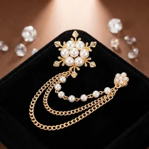 Eleganter Schneeflocken Künstliche Perlen Quasten Brosche Vergoldet Legierung Blumen Kragennadel Für Damen Hochzeit Party Schmuck
