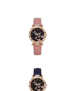 Dettaglio degli orologi a farfalla in oro rosa con strass nei colori rosa e blu