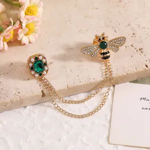 Vintage Gold Plated Alloy Bee Chain Brooch With Emerald Green Faux Gemstone Artificial Pearl Rhinestone Tassel Pin For Women Suit Accessories