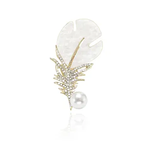 Elegant Feather Leaf Brooch Pin For Women Inlaid Mother Of Artificial Pearl Rhinestone Artificial Pearl Vintage Alloy Suit Lapel Pin Jewelry Gift