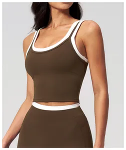 Zweiteiliges Sporttop in Braun mit weißem Randdetail und elastischem Funktionsmaterial