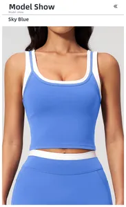 Detailansicht des himmelblauen Sport-Tops mit weißem Rand und Racerback-Design