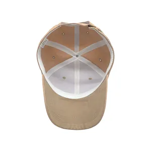 Dettaglio interno del cappellino in cotone kaki con cuciture rinforzate e fascia