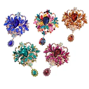 Vintage Alloy Rhinestone Flower Brooch Pin Elegant Water Drop Crystal Banquet Wedding Bouquet Accessory Women Jewelry Gift