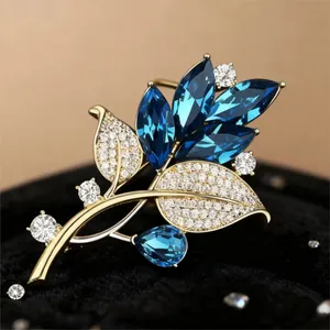 Eleganter Kristall Blatt Brosche Für Damen Vergoldet Legierung Blaue Zirkonia Corsage Pin Für Anzug Kleider Mode Schmuck