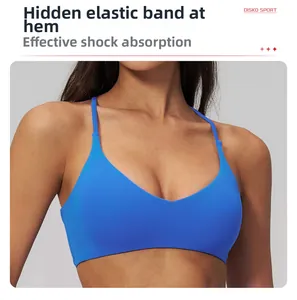 Dettaglio del reggiseno sportivo blu reale con elastico nascosto e supporto elevato