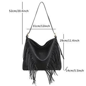 Tableau des tailles détaillé montrant les dimensions du grand sac à franges noir clouté
