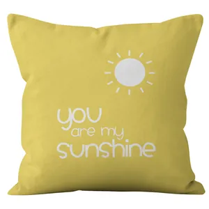 Housse de coussin jaune avec texte You are my sunshine et motif soleil blanc