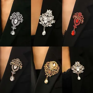 Vintage Alloy Crystal Rhinestone Brooches For Women Elegant Water Drop Pendant Pins Retro Palace Style Banquet Wedding Clothing Accessories
