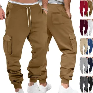 Detail der Cargo-Jogginghose mit Seitentaschen-Design und verstellbarem Kordelzugbund