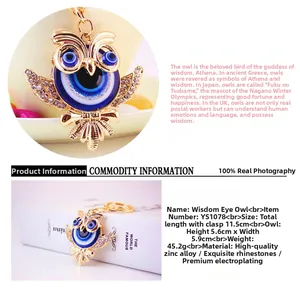 Détail du porte-clés hibou œil maléfique doré avec dimensions et strass brillants