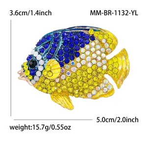 Spilla a forma di pesce tropicale con strass blu e gialli su metallo dorato