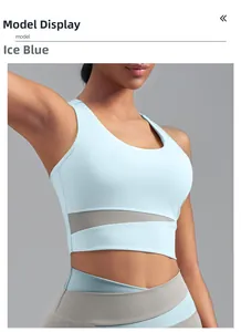 Détail d'un soutien-gorge de sport bleu glacé et legging avec design patchwork gris