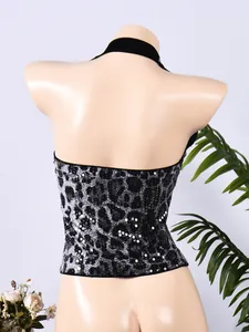 Vue arrière détaillée du haut dos nu à sequins avec motif léopard pour femmes