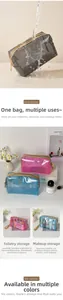 Details der wasserdichten, lichtdurchlässigen Glitzer-PVC-Kulturtasche mit Goldreißverschluss