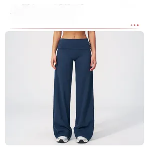 Vue détaillée du pantalon de yoga bleu marine à taille haute et ceinture rabattue