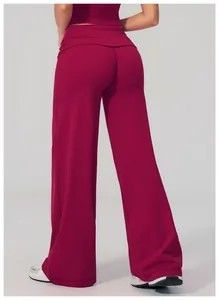 Vue arrière du pantalon de yoga bordeaux à taille haute avec effet sculptant fessier