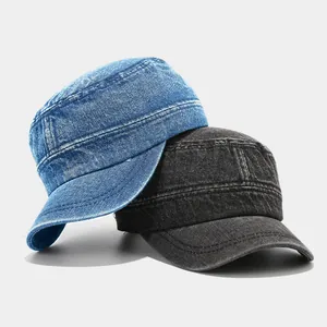Vintage gewassen denim cadet petten in lichtblauw en donkergrijs met een platte bovenkant