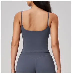 Vue détaillée du dos croisé et de la taille en V du haut de yoga bleu foncé chiné