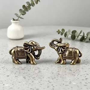 Paire de statues d'éléphants en laiton vintage avec motifs en relief pour décoration