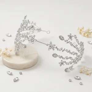 Eleganter Braut-Kristall-Tiara mit Blattmotiven und silbernem Blumenzweig-Design