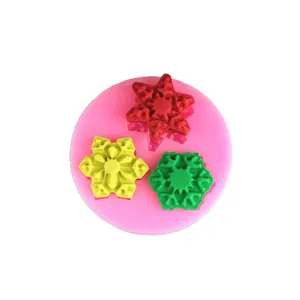 Moule en silicone rose pour fondant et chocolat en forme de 3 flocons de neige