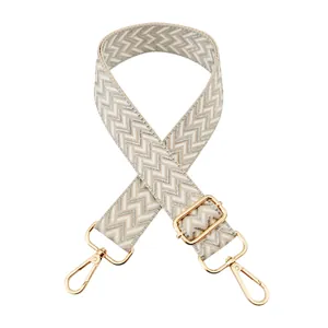 Bandoulière réglable large avec motif en V argent et beige et crochets dorés
