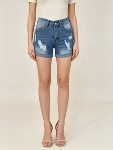 Short en jean taille haute pour femmes en bleu moyen avec détails déchirés usés