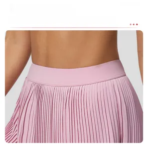 Nahaufnahme des elastischen Bunds am rosa plissierten Tennisrock für Sport und Fitness