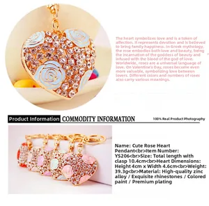 Detail of rose crystal heart keychain with dimensions 4x4.6cm in zinc alloy
