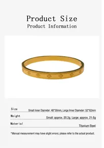 Detailed size guide for gold clover bangle showing inner diameters and weight in grams