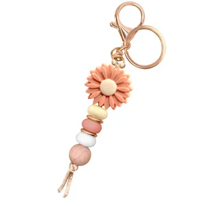 Handmade Daisy Sunflower Keychain Silicone Beaded Wood Bead Bag Charm Women Boho Floral Key Ring Pendant Jewelry Gift