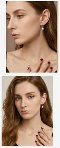 Primo piano della collana infinity dorata e degli orecchini di perle su una modella