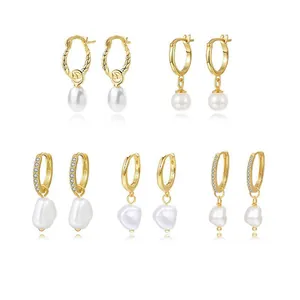 Set di cinque orecchini a cerchio placcati oro in argento S925 con pendenti in perla